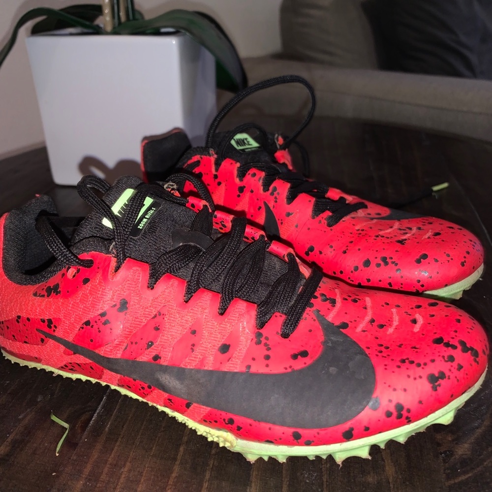 Youth boys track spikes